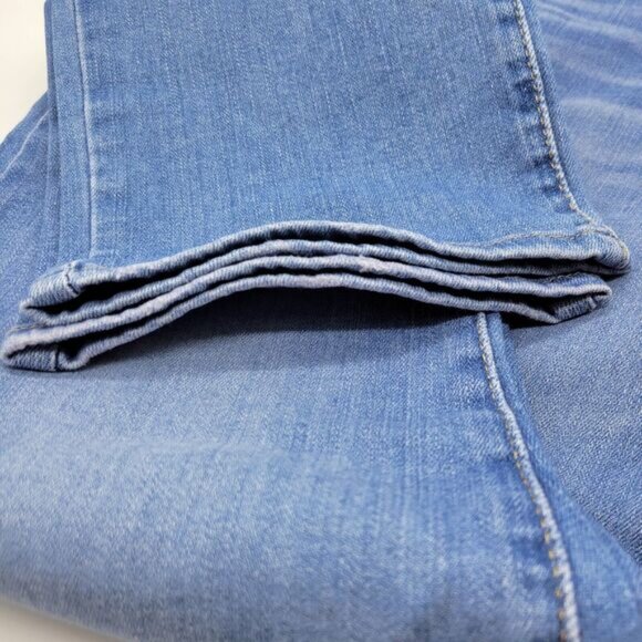 Levi's 312 Jeans Women's 32 SHORT Blue Mid Rise Shaping Slim Stretch Denim NEW - Picture 5 of 14